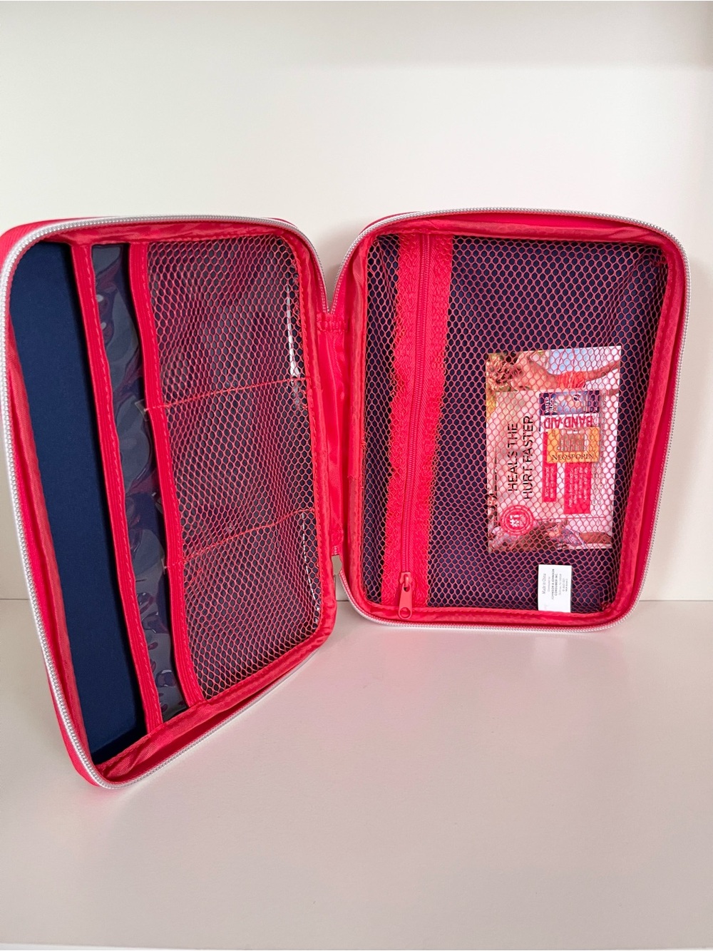 First aid train case - Picture 14 of 16